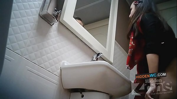 Varjatud kaamera salvestus naiste tualettruumis (1)