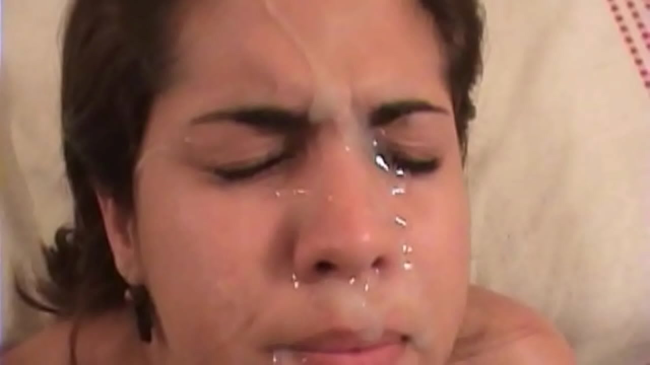 Ilus ladina brünett on karmi seksiga